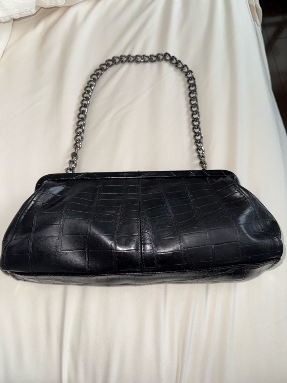 Crocodile-embossed Clutch with Silver Chain - Picture 5 of 12